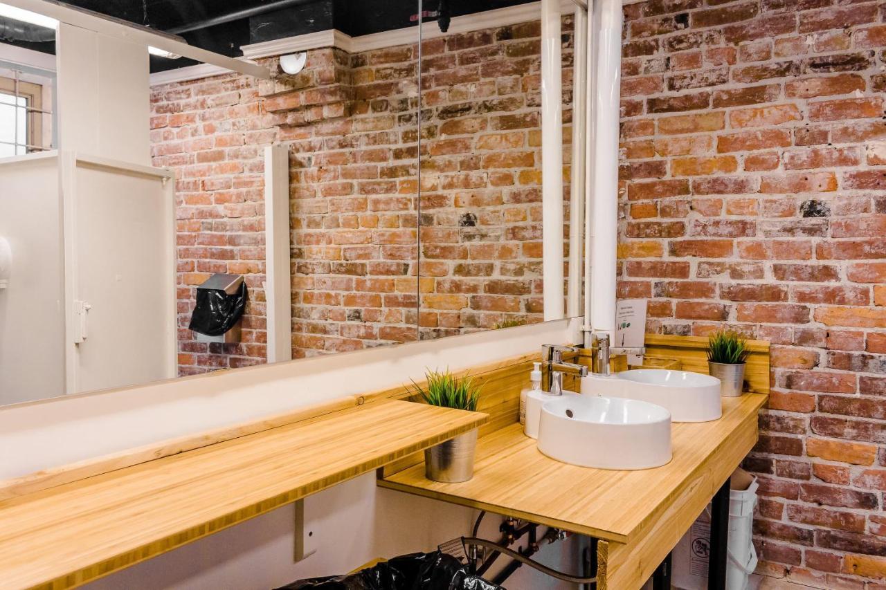 The Cambie Hostel Seymour Ванкувер Экстерьер фото