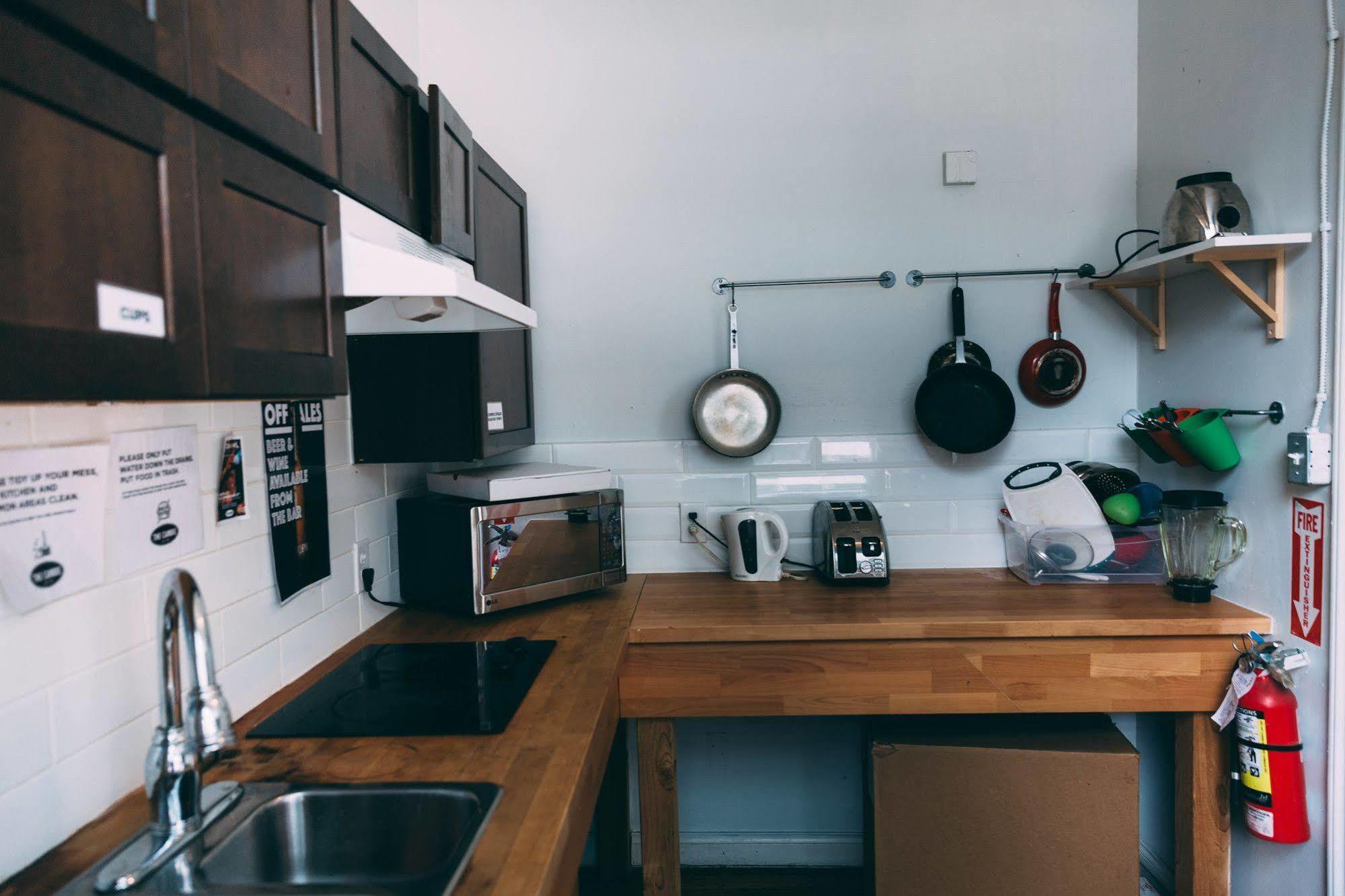 The Cambie Hostel Seymour Ванкувер Экстерьер фото